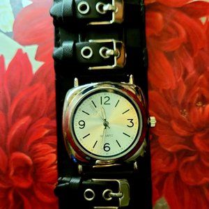 Buckle Quartz Watch